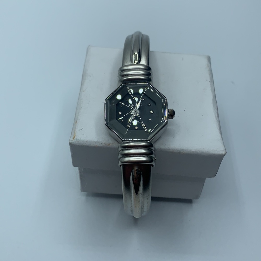 Gucci Bangle Watch - Picture 2 of 6